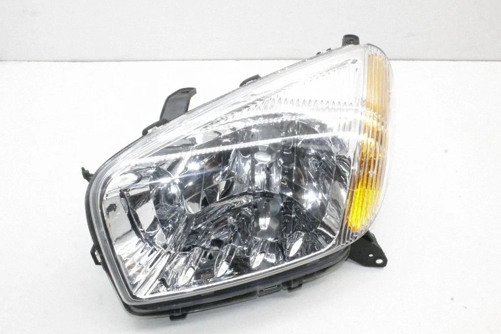 Reflektor – Toyota RAV 4 (XA20) (2000-2005)