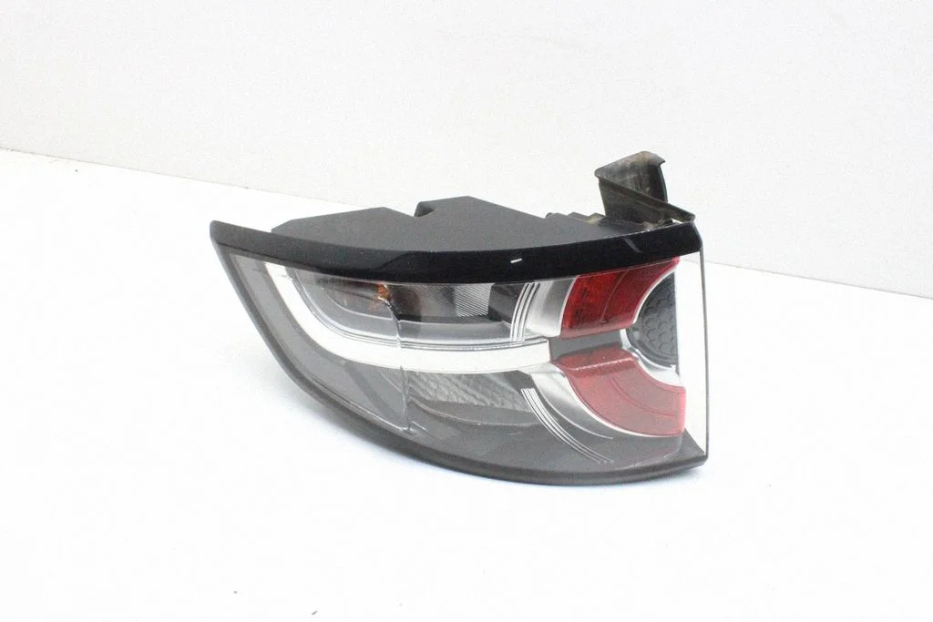 Lampa tylna w błotniku FK7213405AD