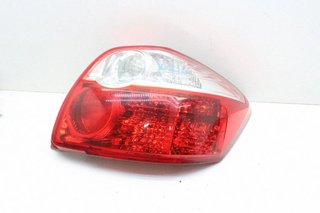 Rear/tail lights – right