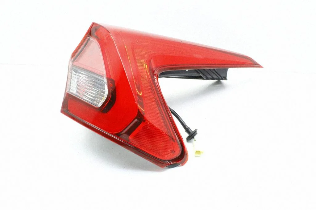 Rear/tail lights – right