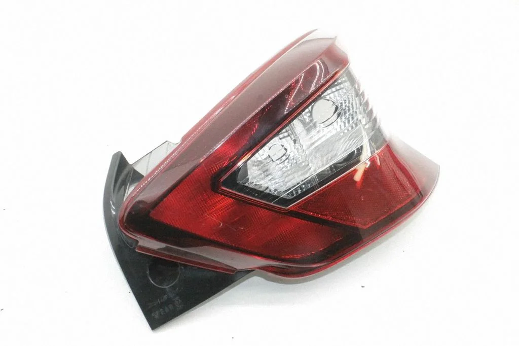 Lampa tylna w błotniku – Nissan Micra K14 (2017-2024)