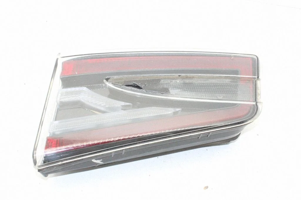 Tailgate rear/tail lights 100600600C