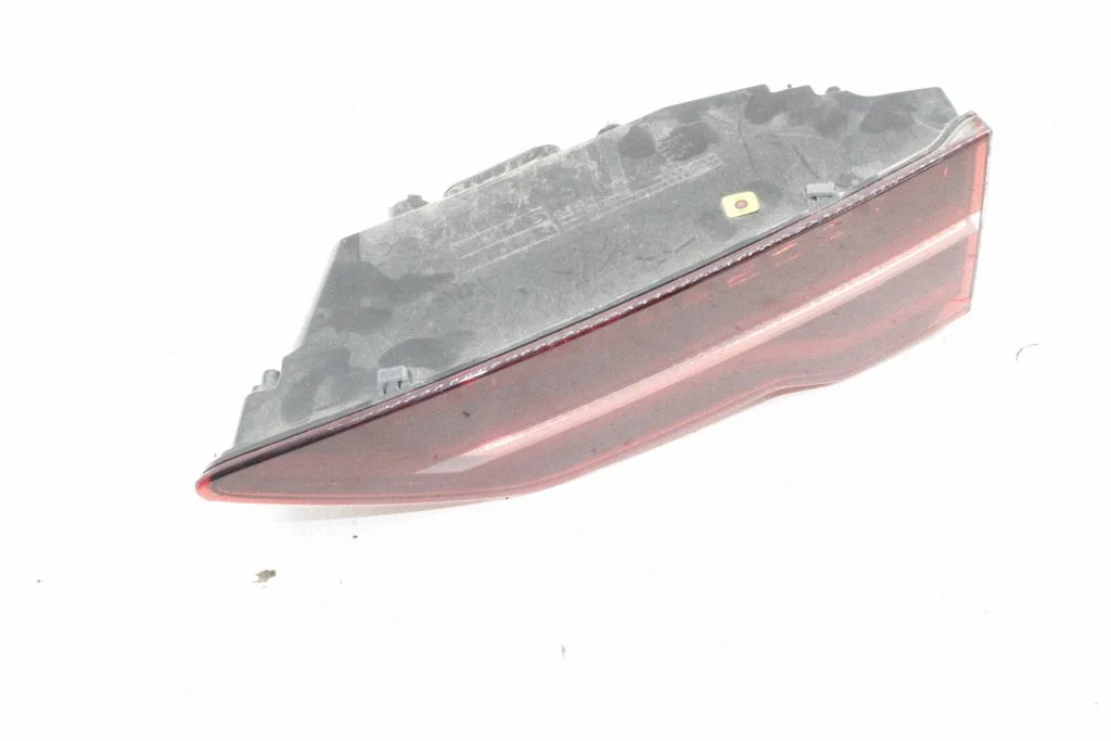 Tailgate rear/tail lights J9D313A420CB
