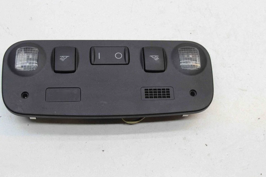Esiistmete valgustustuli – Audi A4 S4 B6 8E 8H (2001-2005)