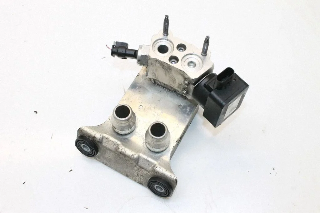 Air conditioning (A/C) expansion valve A2938300601