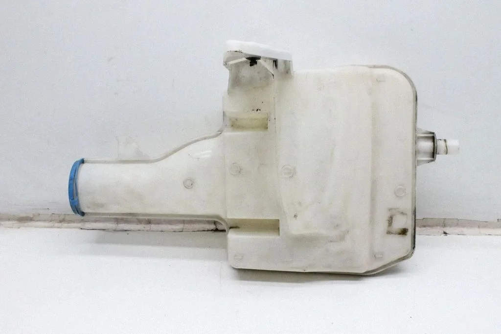 Windshield washer fluid reservoir/tank 15549454A