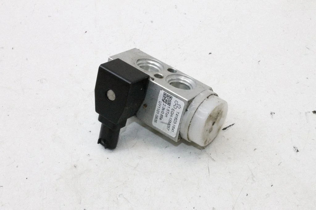Air conditioning (A/C) expansion valve T416231641