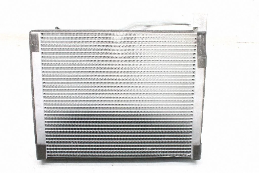 Kliimaseadme radiaator (salongis) – Tesla Model Y (2020-)