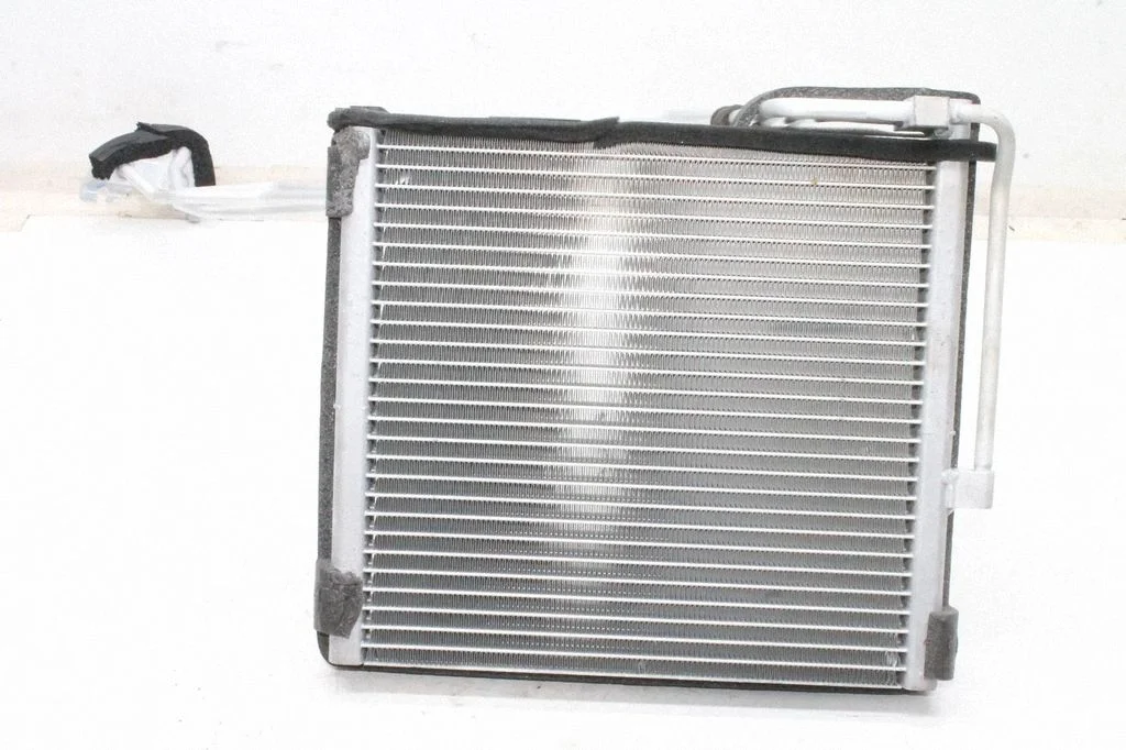 Kliimaseadme radiaator (salongis) – Tesla Model Y (2020-)