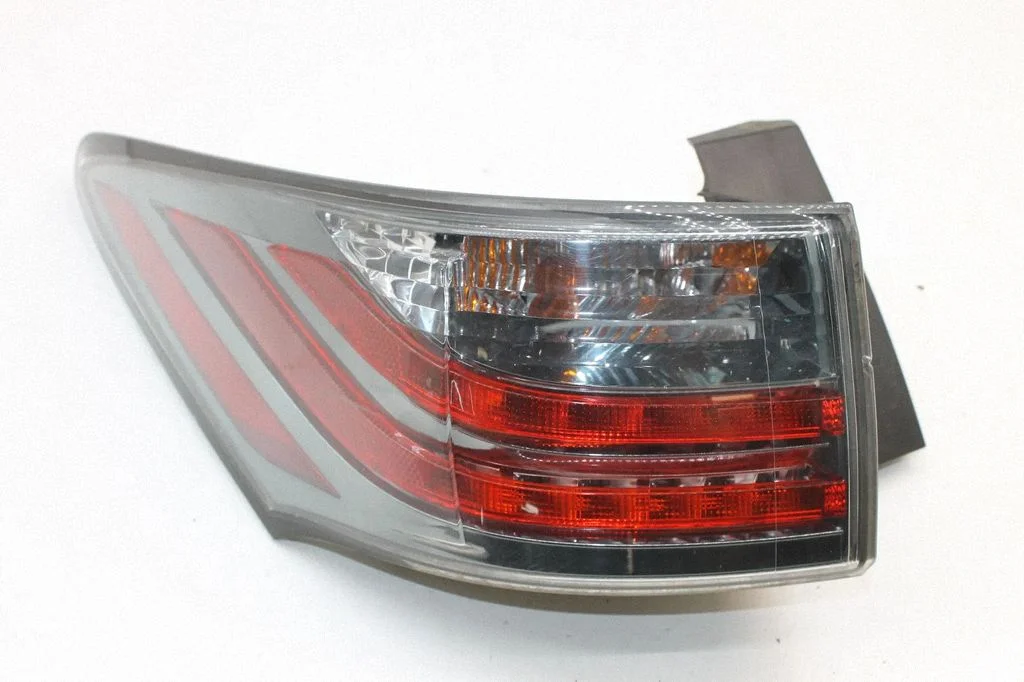 Lampa tylna w błotniku – lewa