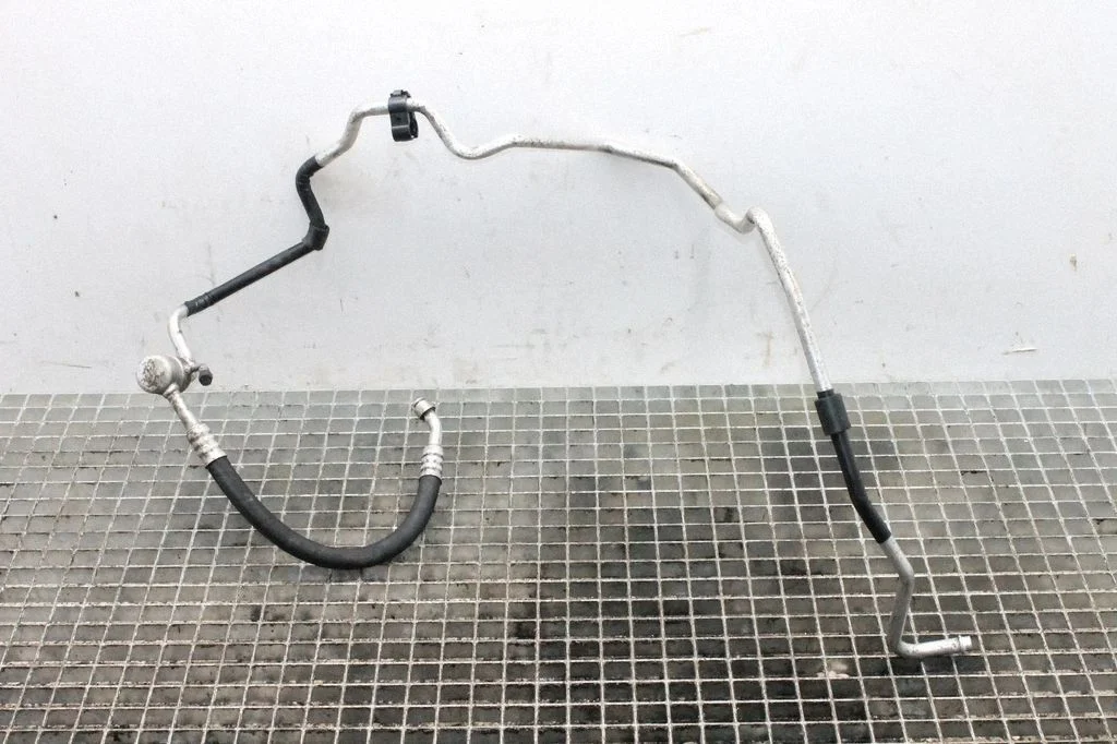 Air conditioning (A/C) pipe/hose 8N2820743E