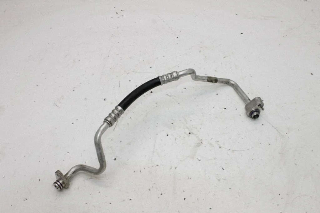 Air conditioning (A/C) pipe/hose J9D319F652A3