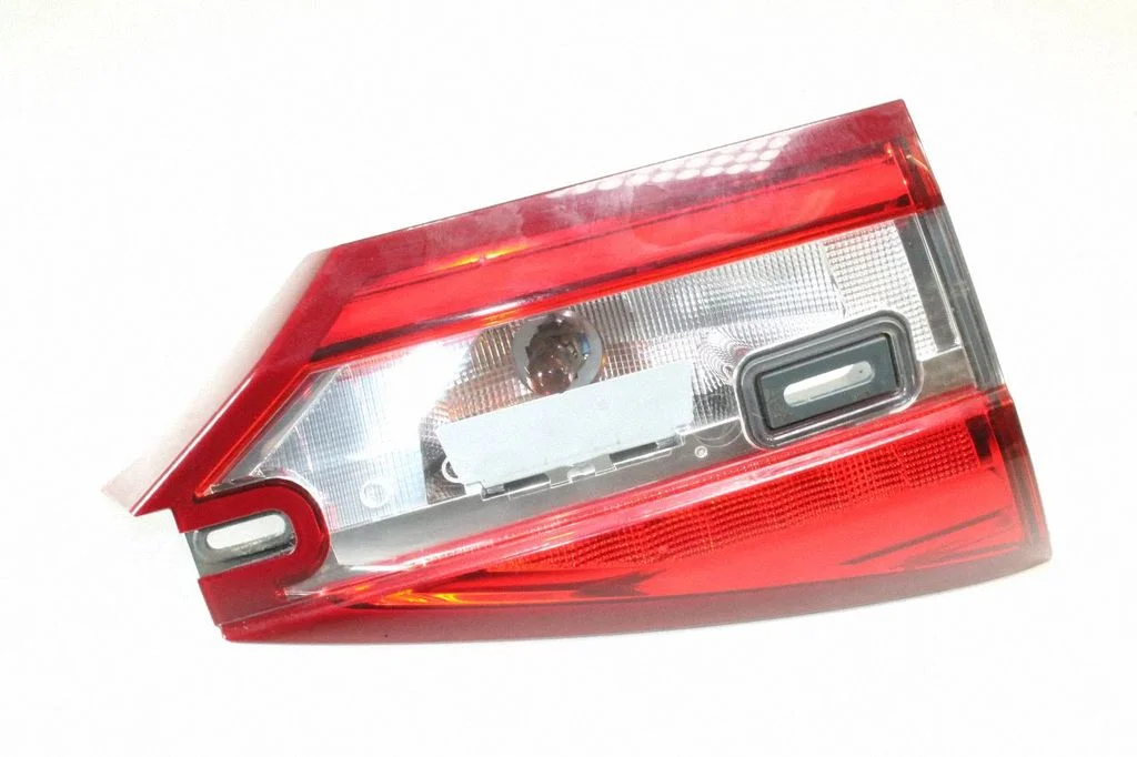 Tailgate rear/tail lights HS7313A603AG