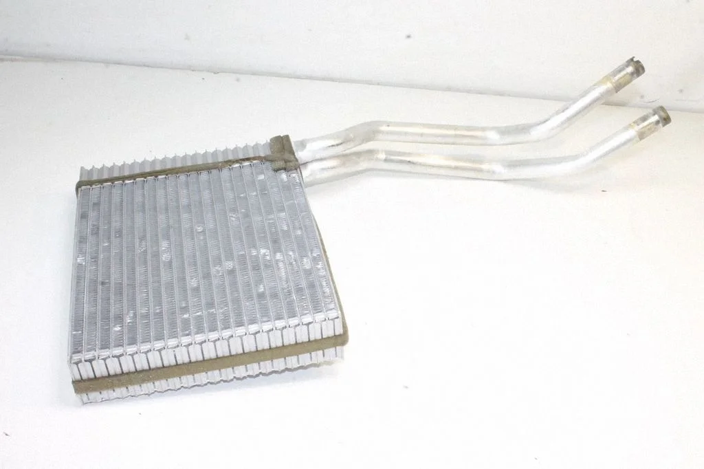 Krāsniņas radiators – Volvo C30 (2010-2013)