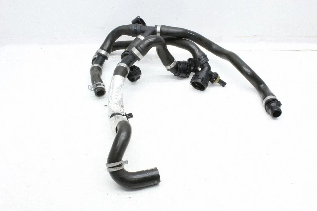 Motora dzesēšanas caurule (-es)/šļūtene (-es) 32339740