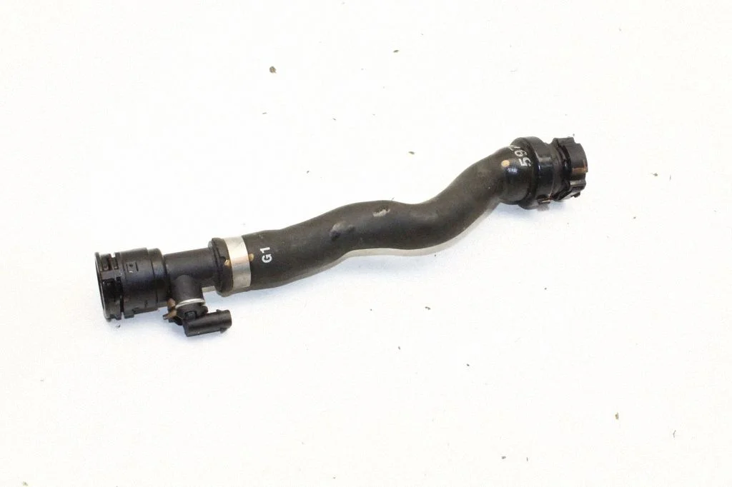 Engine coolant pipe/hose