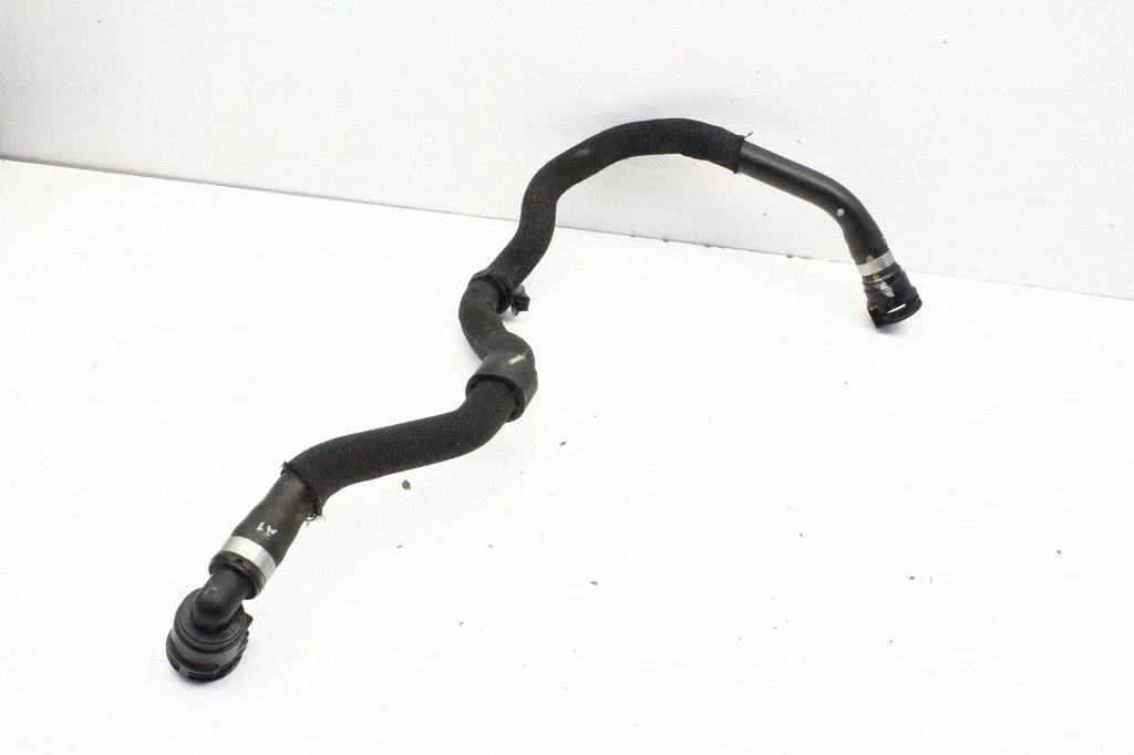 Engine coolant pipe/hose