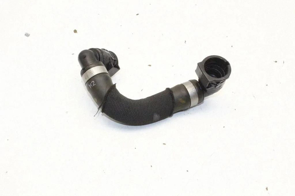 Engine coolant pipe/hose
