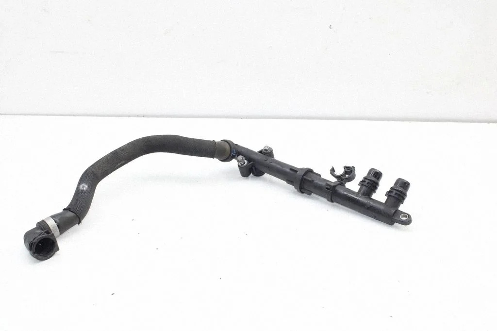 Engine coolant pipe/hose