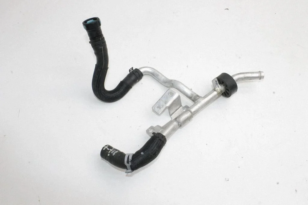 Engine coolant pipe/hose JPLA18B402BA