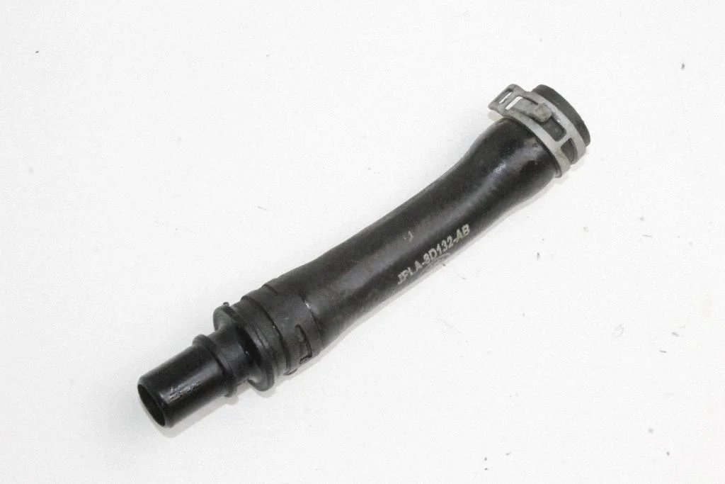Engine coolant pipe/hose JPLA8D132AB