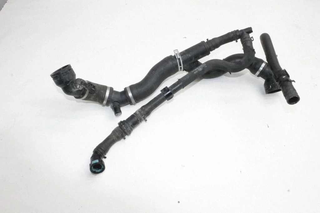 Engine coolant pipe/hose JPLA8286AE