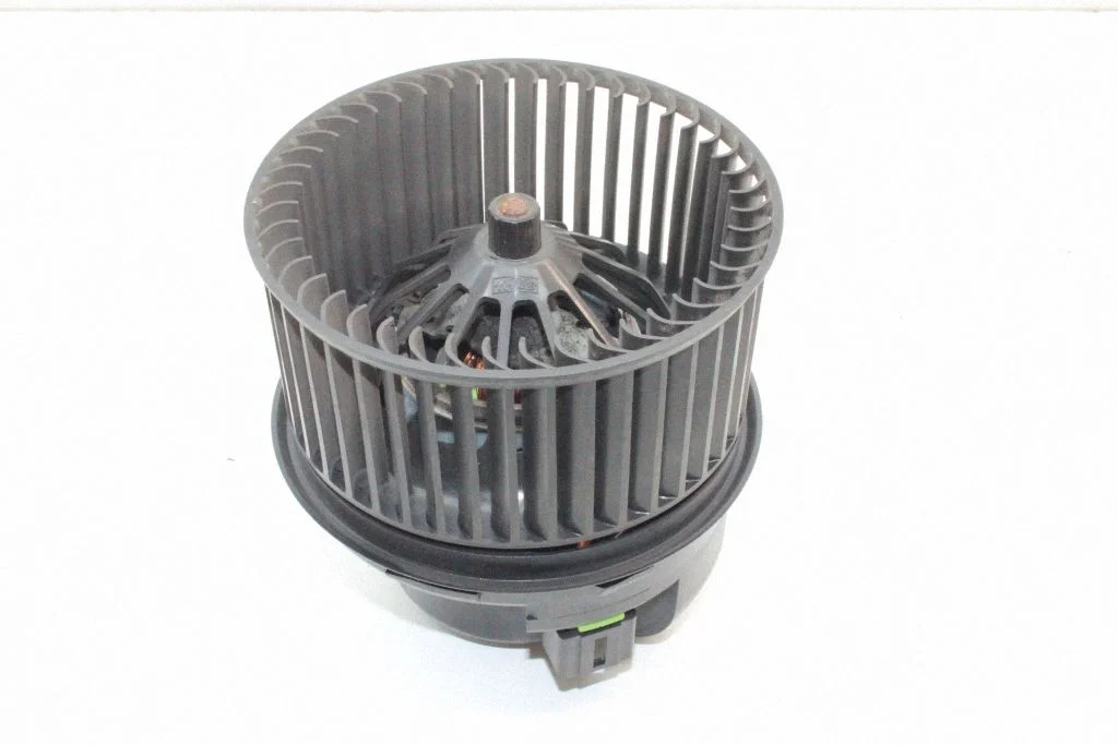 Krāsniņas ventilators/pūtējs – Ford Kuga I (2008-2012)