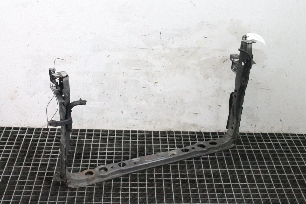 Radiatoru panelis – Toyota Prius+ (ZVW40) (2011-2018)