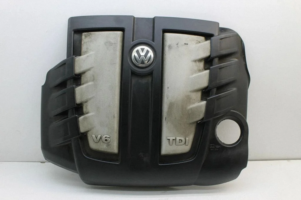 Dzinēja pārsegs (apdare) – Volkswagen Touareg II (2010-2018)