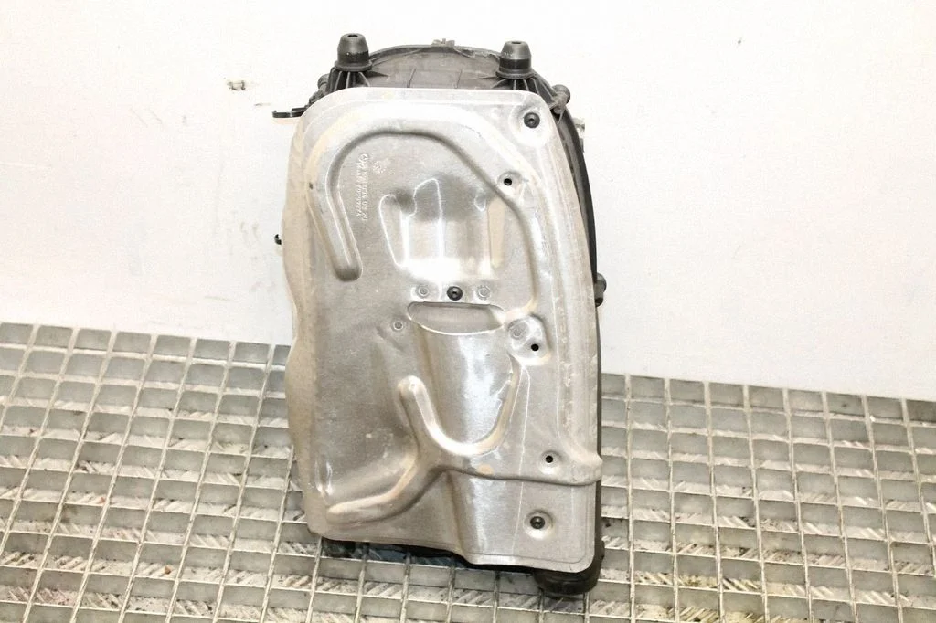 Air filter box – Mercedes-Benz SLK-Class R172 (2011-2017)