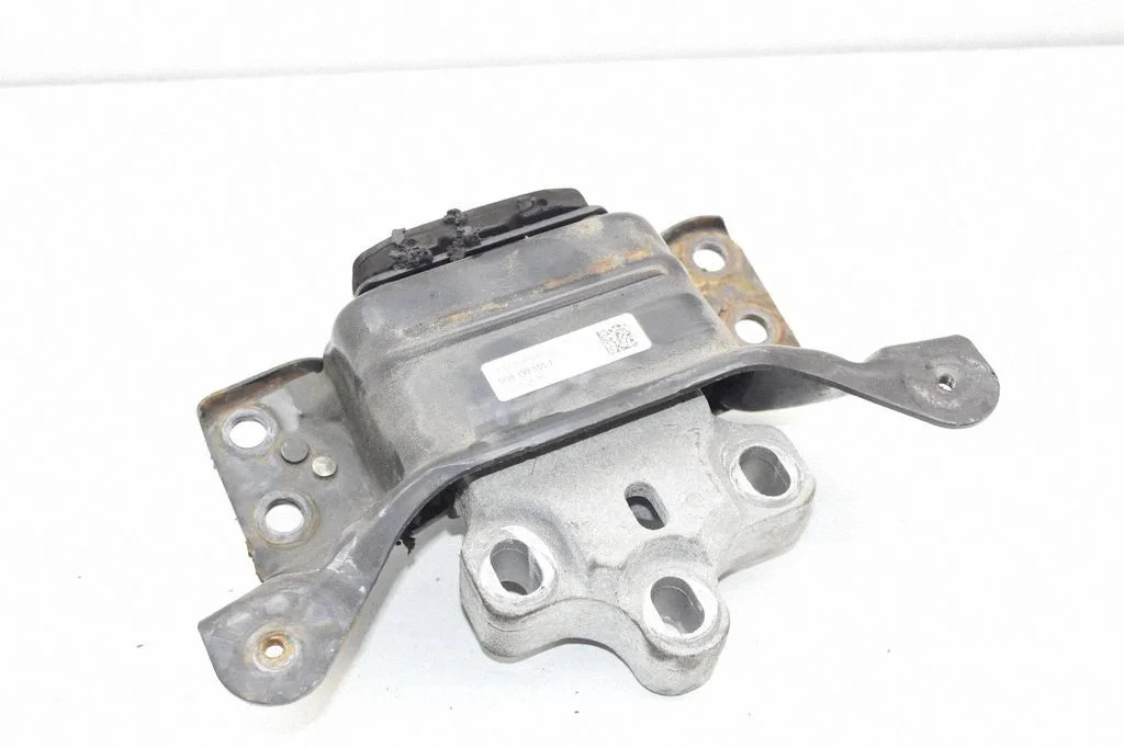 Engine mount bracket 5Q0199555T