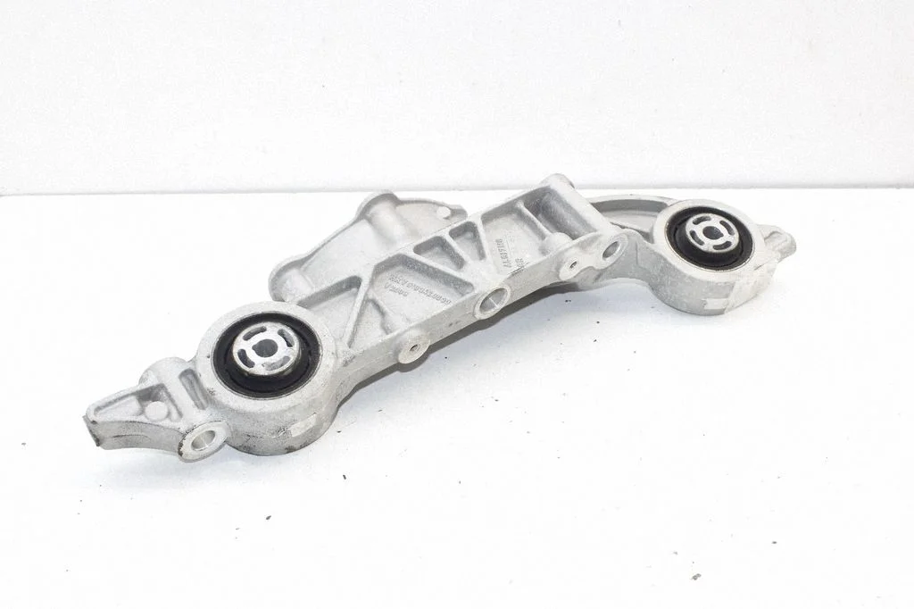 Engine mount bracket – Mercedes-Benz Sprinter W907 W910 (2018-)