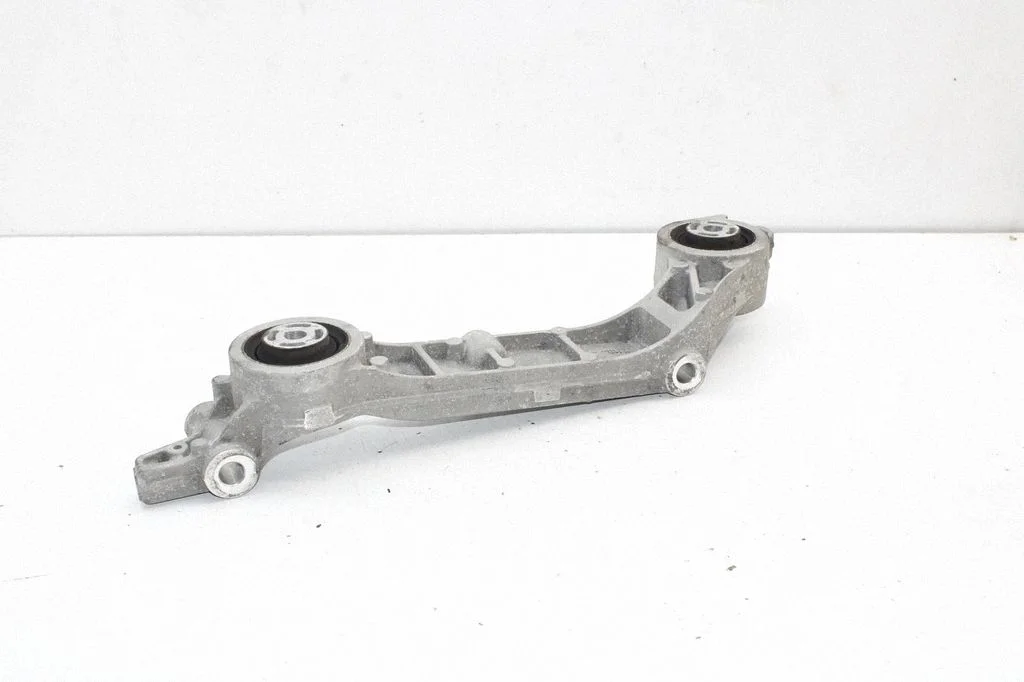 Engine mount bracket – Mercedes-Benz Sprinter W907 W910 (2018-)