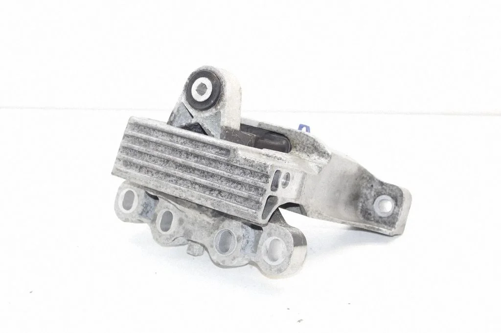 Engine mount bracket – Mercedes-Benz Sprinter W907 W910 (2018-)