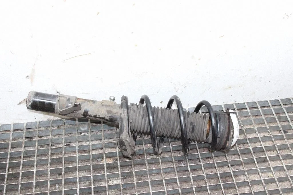 Front shock absorber/damper – Volvo V40 (2012-2019)