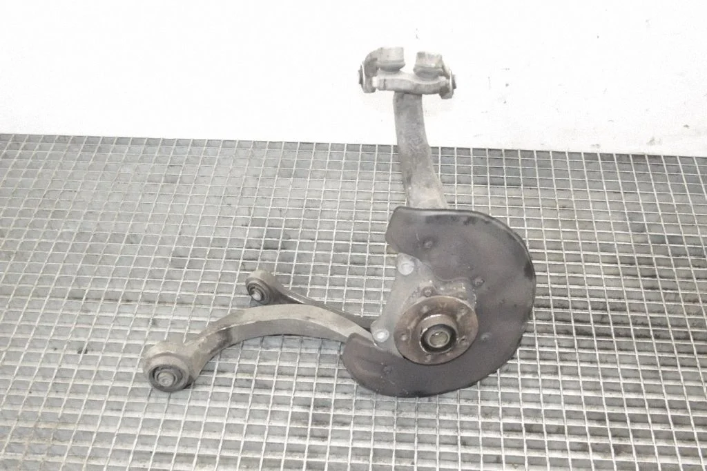 Front wheel hub – right