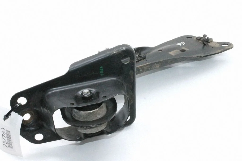 Tagumine ülemine õõtshoob – Volkswagen Passat CC (2008-2016)