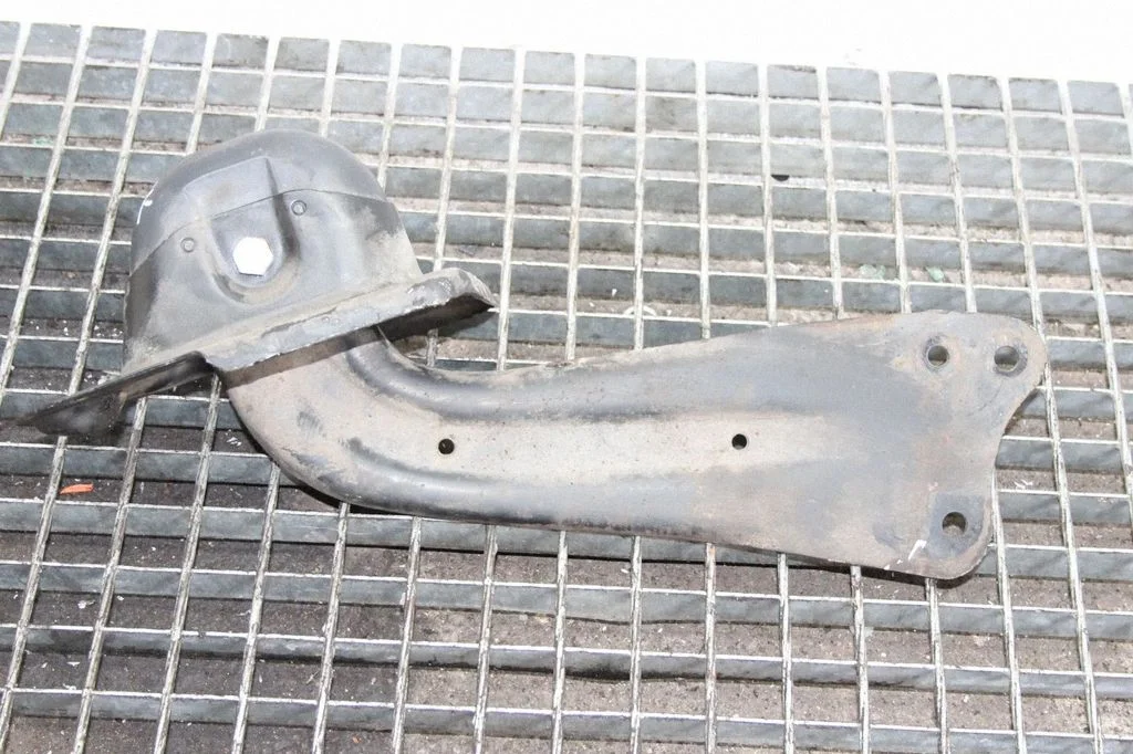 Tagumine ülemine õõtshoob – Audi A3 S3 8P (2003-2012)