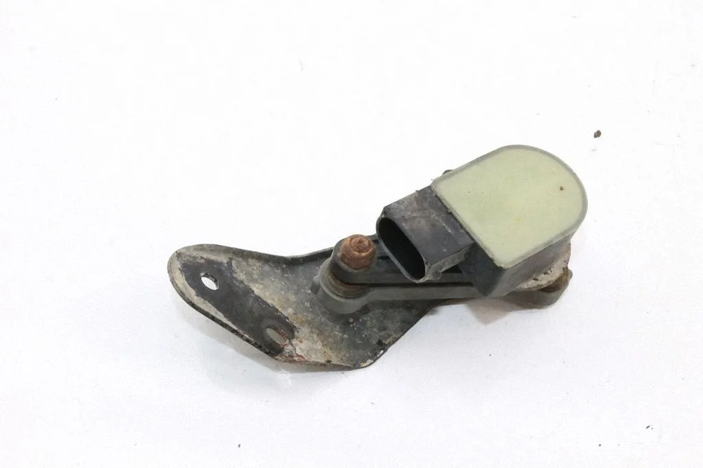 Rear air suspension level height sensor – Audi A8 S8 D3 4E (2002-2009)