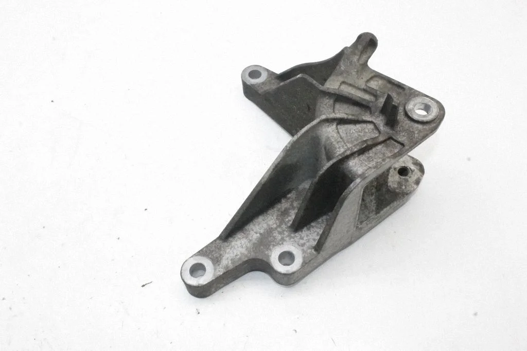 Gearbox mounting bracket 13305941