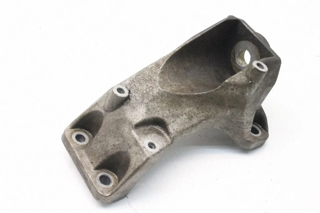 Ātrumkārbas stiprinājuma kronšteins – Audi A4 S4 B6 8E 8H (2001-2005)