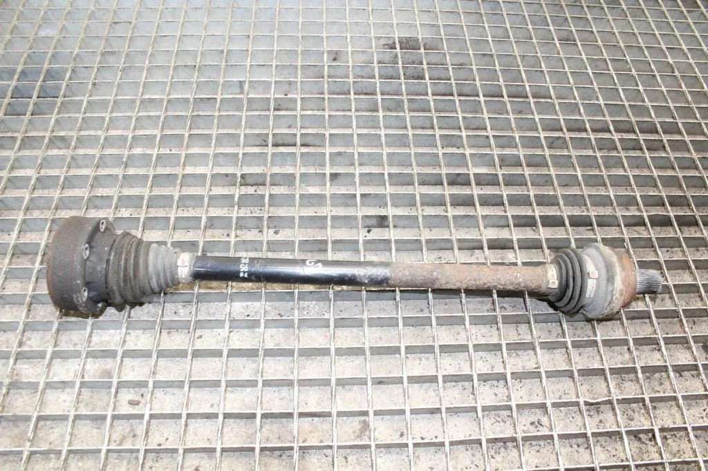 Aizmugurējā pusass 1K0501204G