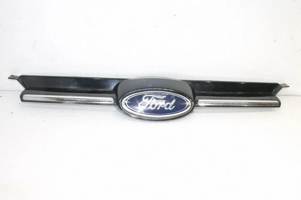 Esistange ülemine radiaatorivõre – Ford Focus (2010-2017)