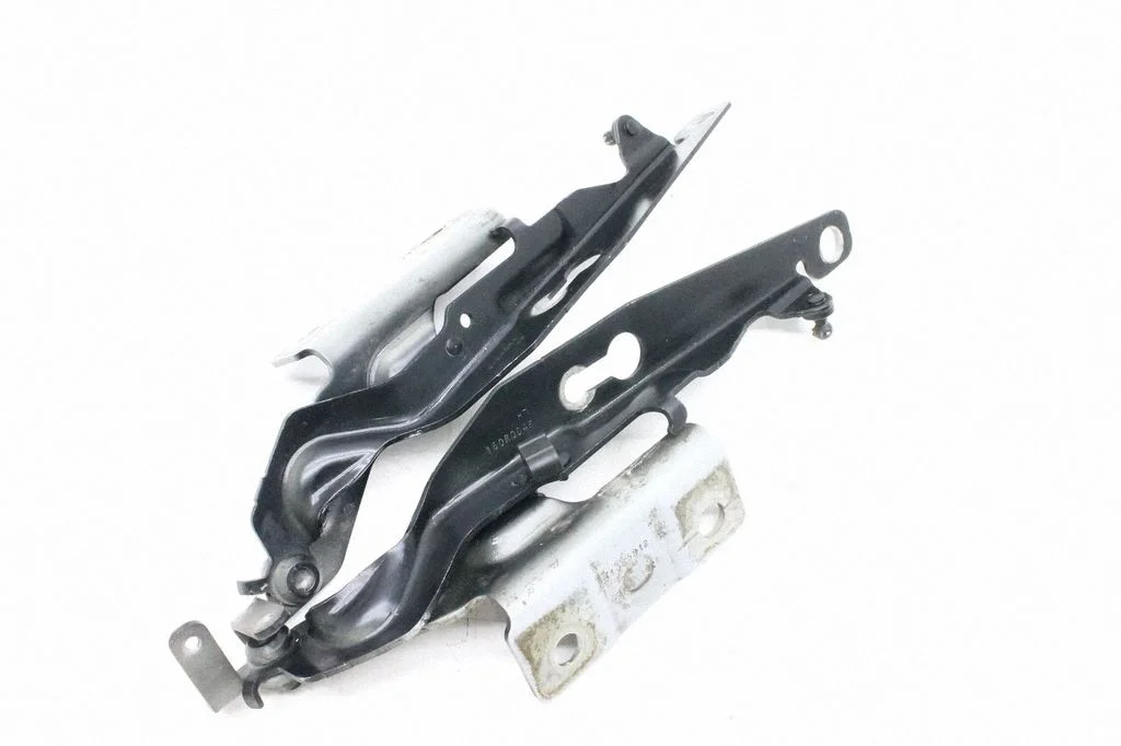 Engine bonnet/hood hinges – Volvo V60 (2013-2018)