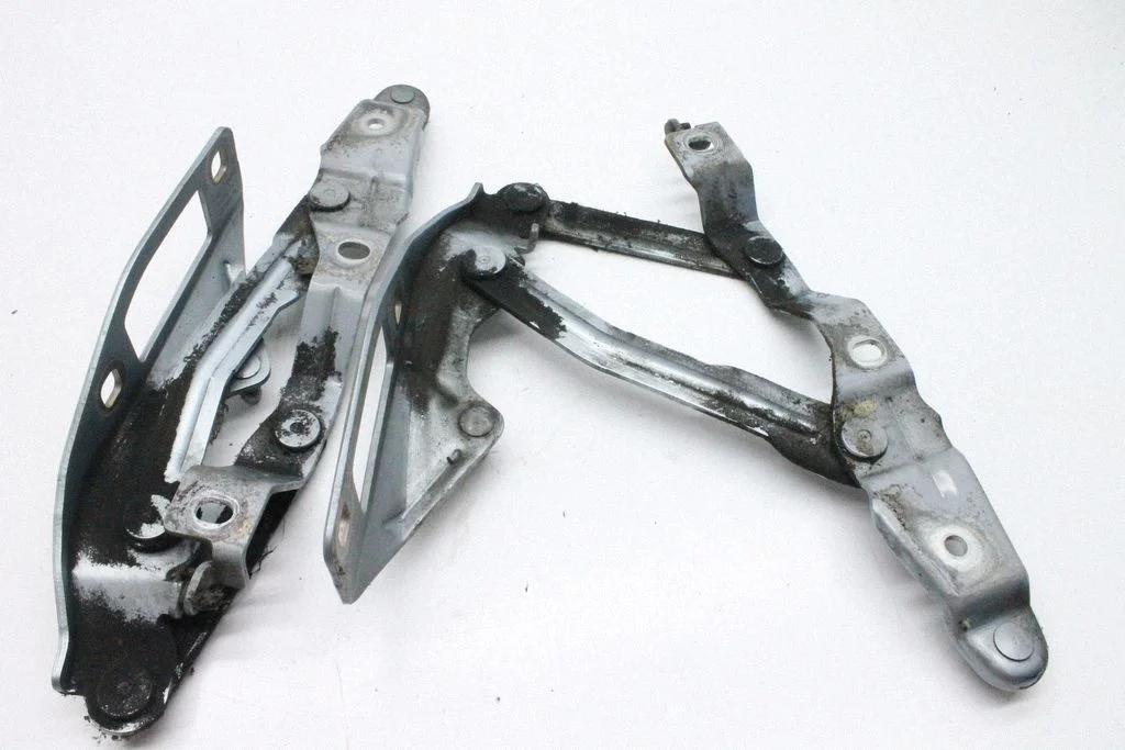 Engine bonnet/hood hinges – Audi TT Mk1 (1999-2006)