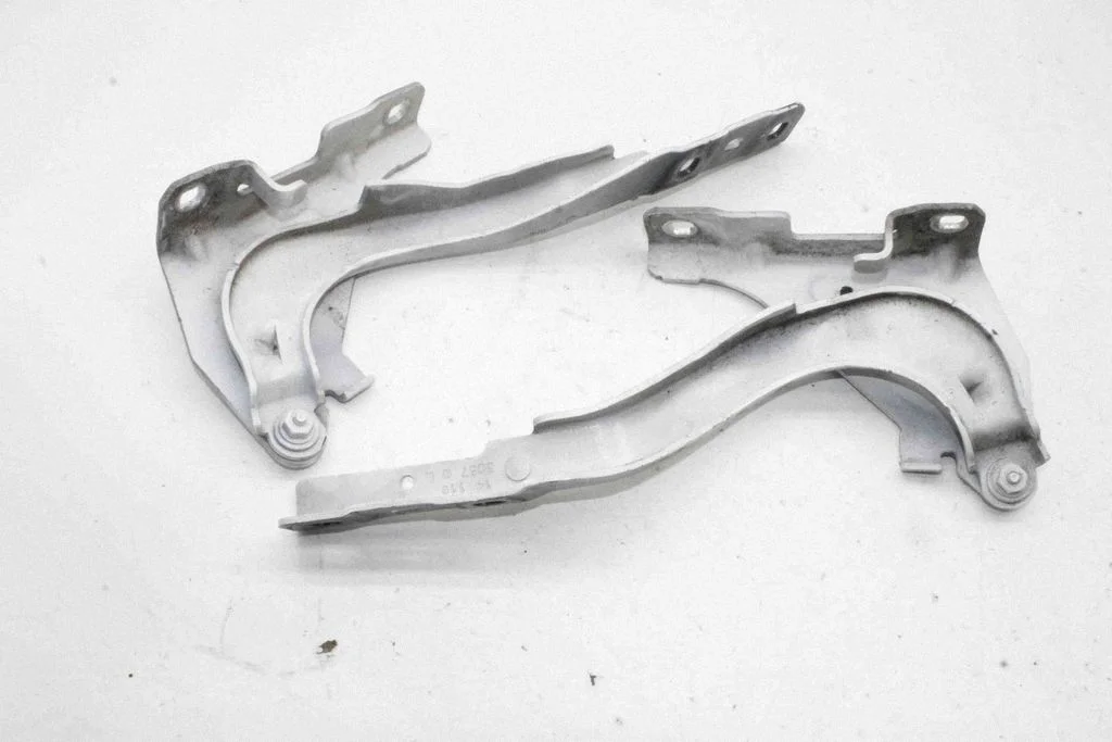 Engine bonnet/hood hinges – Jeep Grand Cherokee (2010-2021)