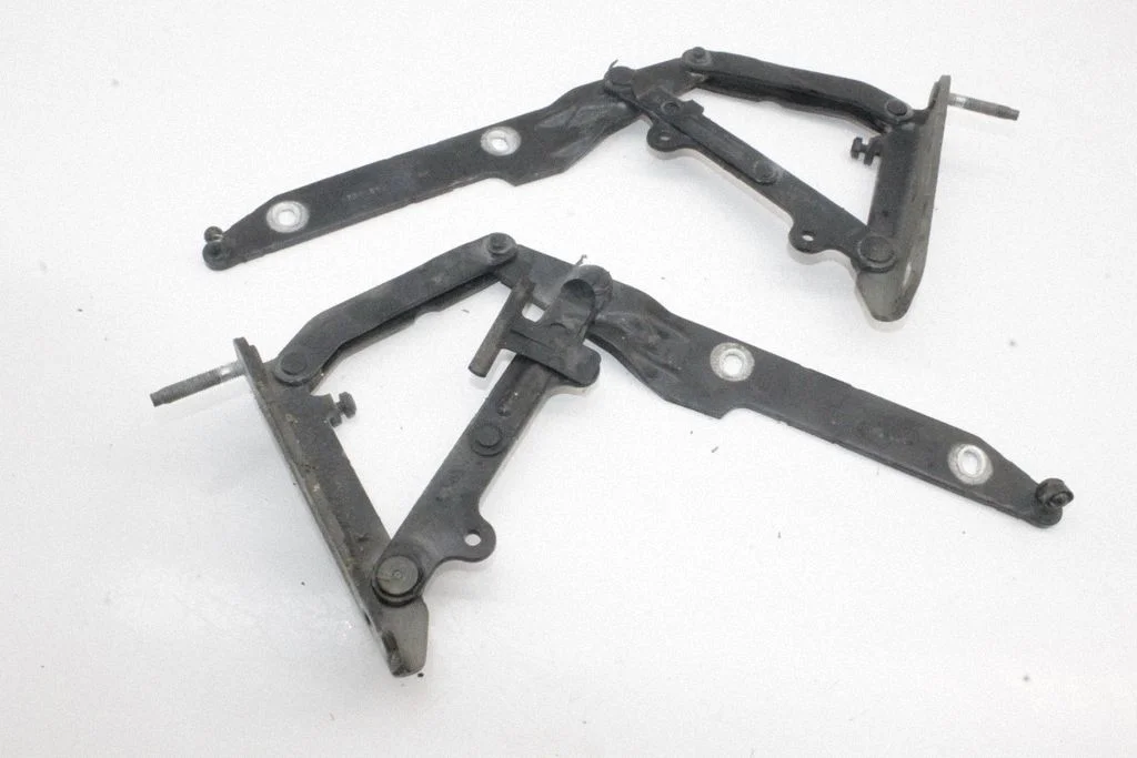 Engine bonnet/hood hinges – Land Rover Range Rover Sport L320 (2005-2013)