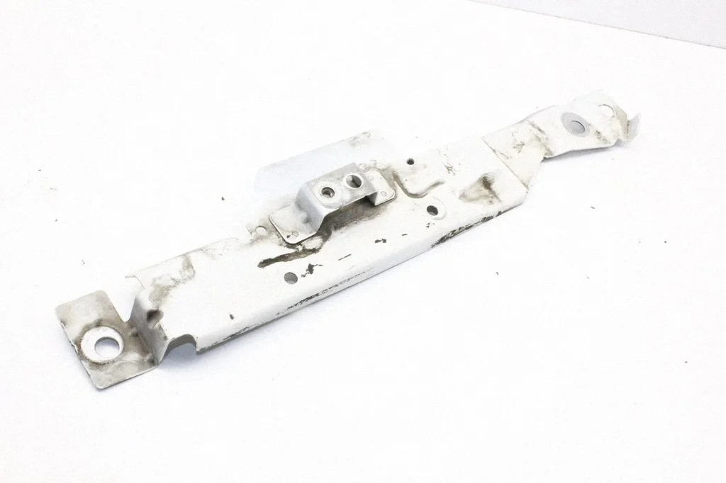 Fender mounting bracket – Volvo S90, V90 (2016-)