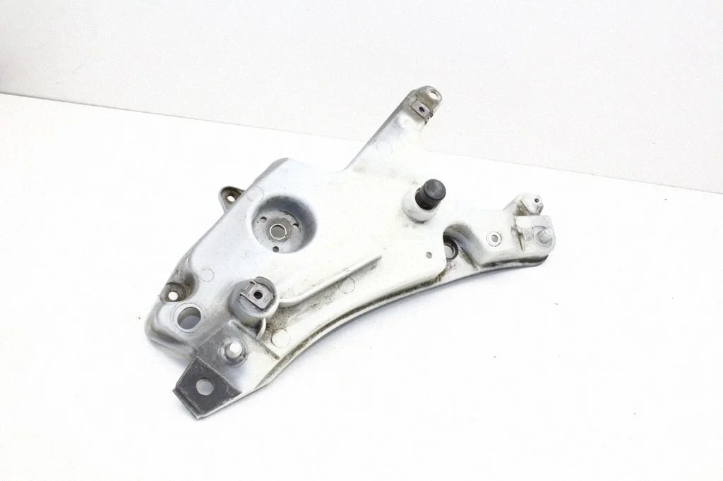Fender mounting bracket – Volvo S90, V90 (2016-)