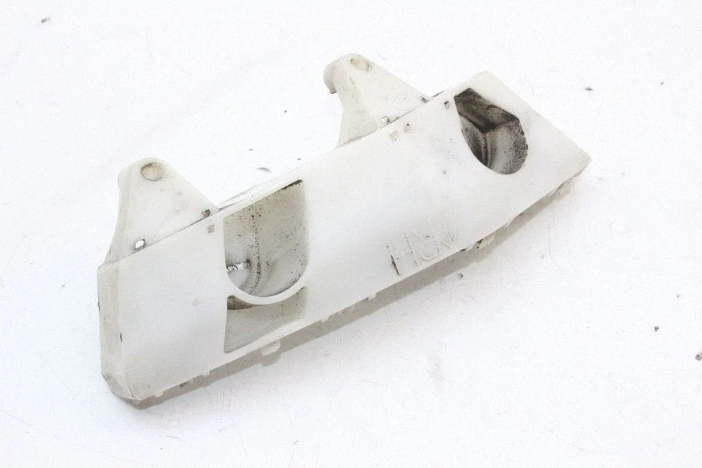 Fender mounting bracket